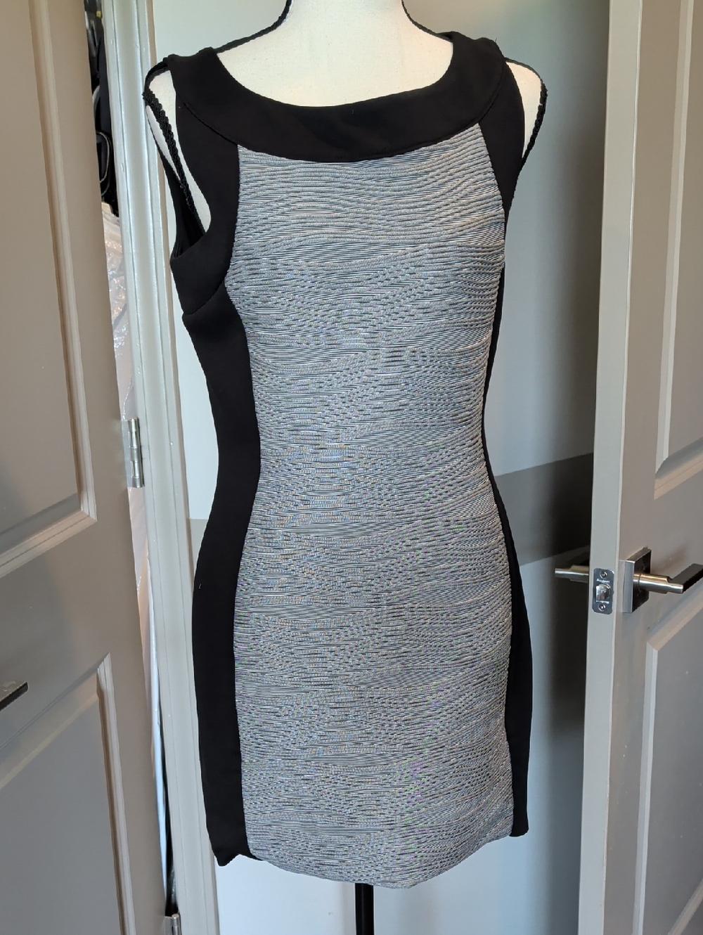 Calvin Klein Black and Gray Sleeveless Sheath Dress